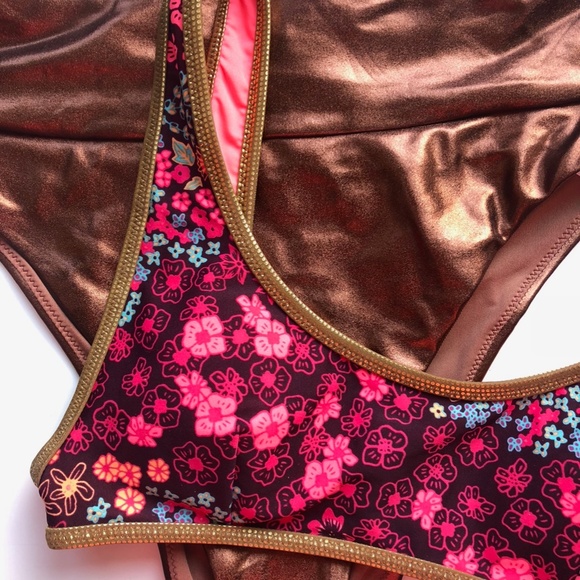 AERIE 2 piece floral and metallic swim - Picture 2 of 8